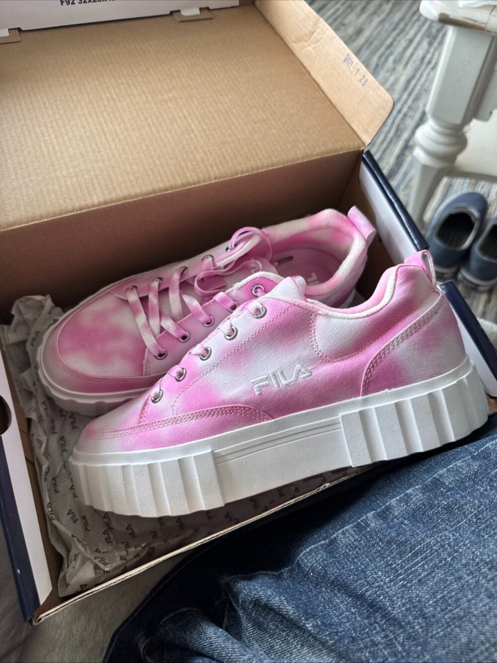 NIB -FILA SANDBLAST LOW 1.5" HI PLATFORM MOTTLED TIE DYE WOMEN SHOES PINK SIZE 8